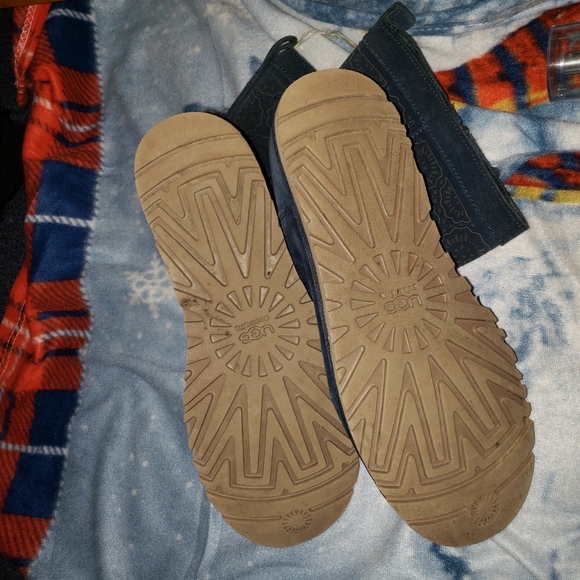 Cute navy uggs - Picture 4 of 4